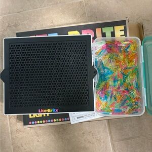 Lite-Brite Classic Pegboard with Multicolor Pegs